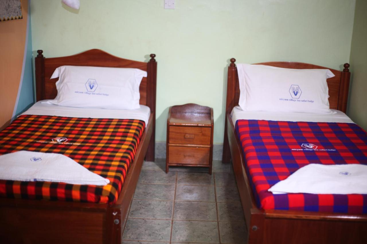 Miryams Village Inn Safari Lodge Sultan Hamud 外观 照片