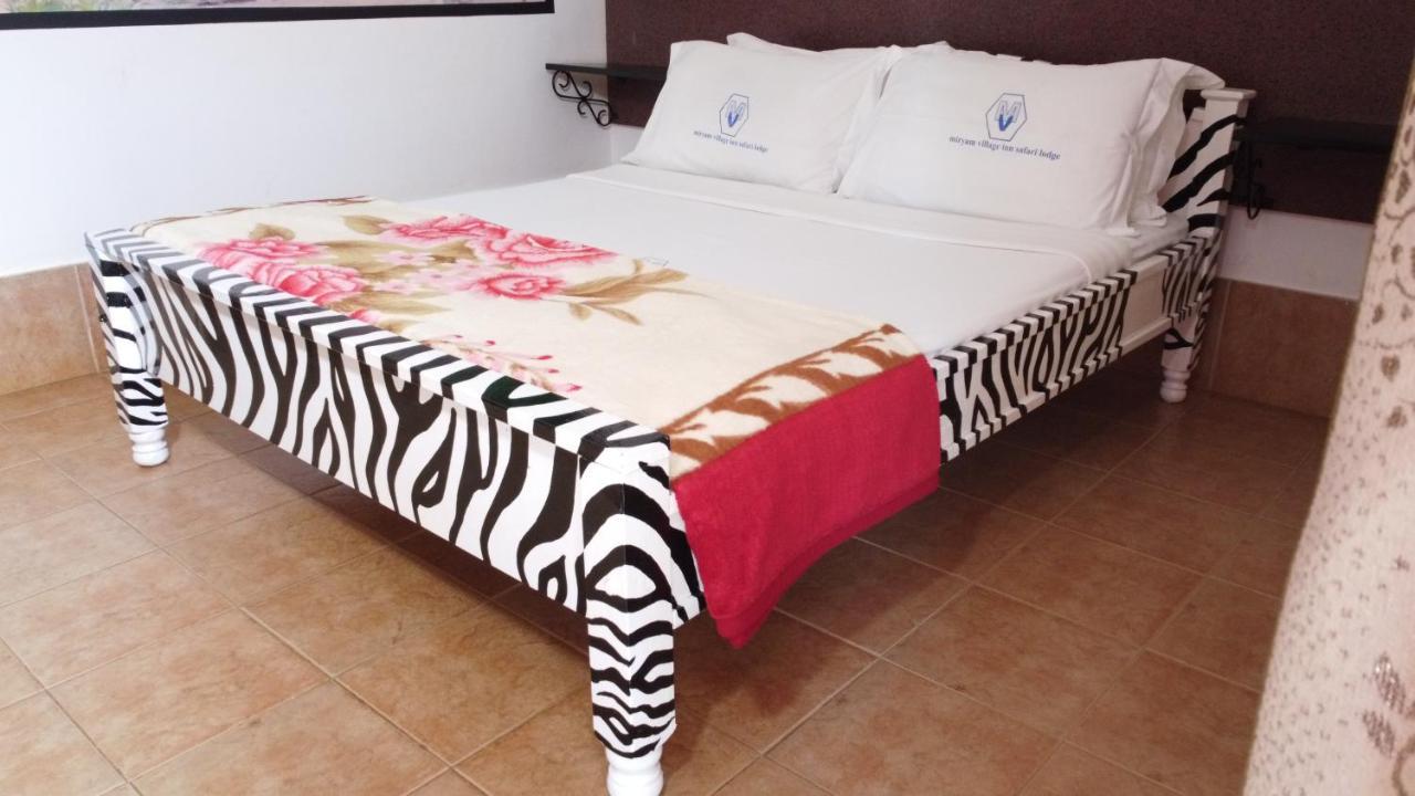 Miryams Village Inn Safari Lodge Sultan Hamud 外观 照片