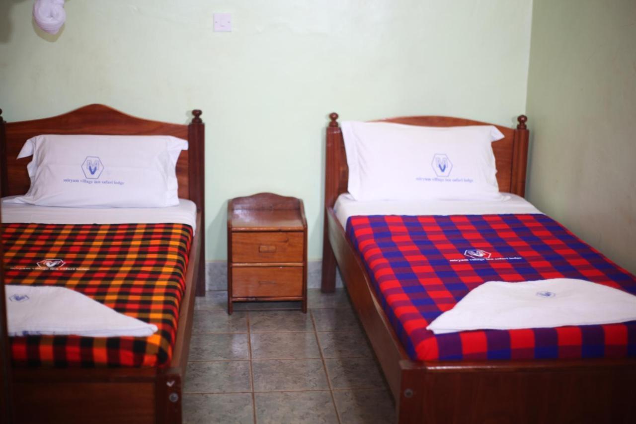 Miryams Village Inn Safari Lodge Sultan Hamud 外观 照片