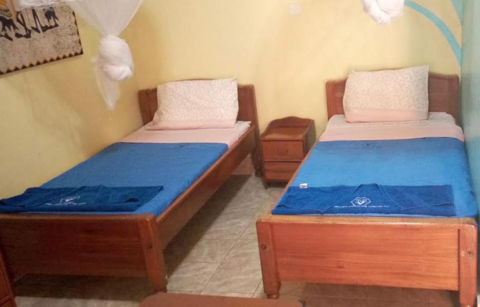 Miryams Village Inn Safari Lodge Sultan Hamud 外观 照片