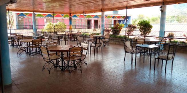 Miryams Village Inn Safari Lodge Sultan Hamud 外观 照片