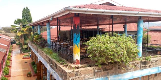 Miryams Village Inn Safari Lodge Sultan Hamud 外观 照片