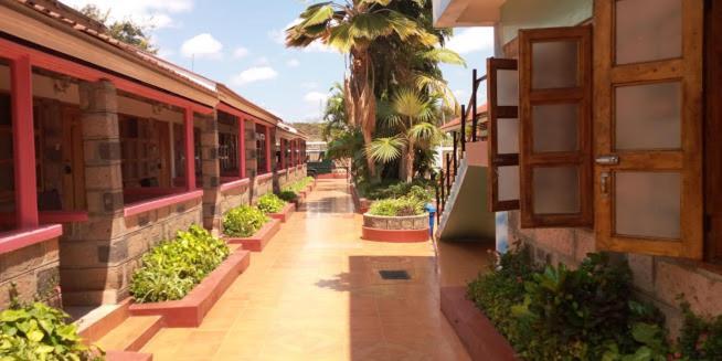 Miryams Village Inn Safari Lodge Sultan Hamud 外观 照片